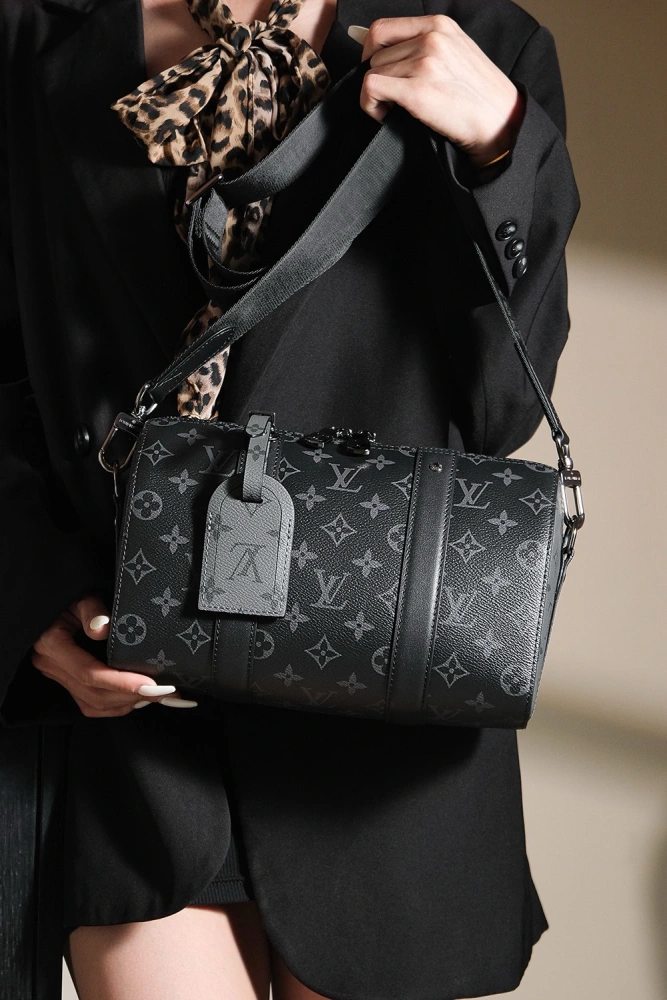LV Keepall series, the favorite bag for trendy men