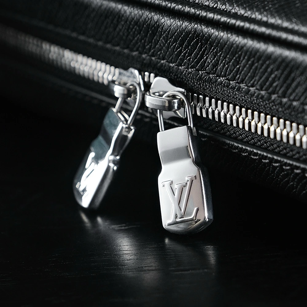 LV OUTDOOR Crossbody Bag M30233