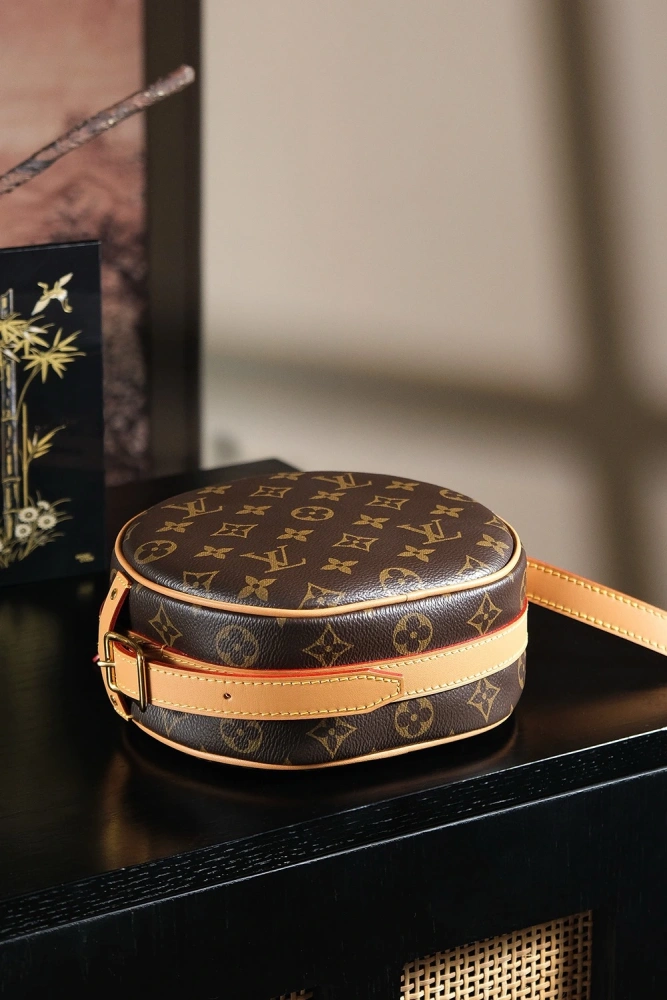 LV BOITECHAPEAUSOUPLE M45578