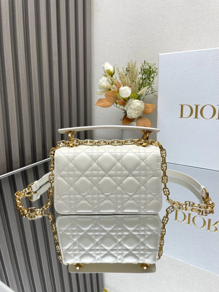 Dior Jolie