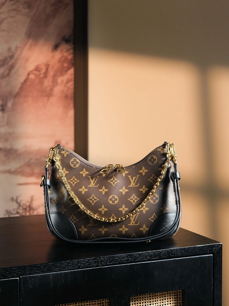 LV shoulder bag m45831
