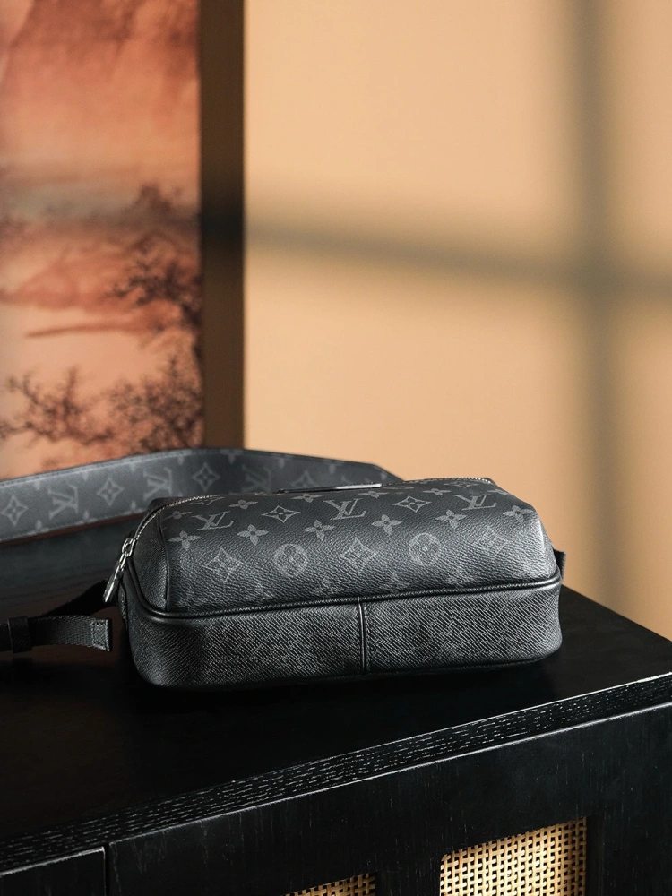 LV OUTDOOR Crossbody Bag M30233