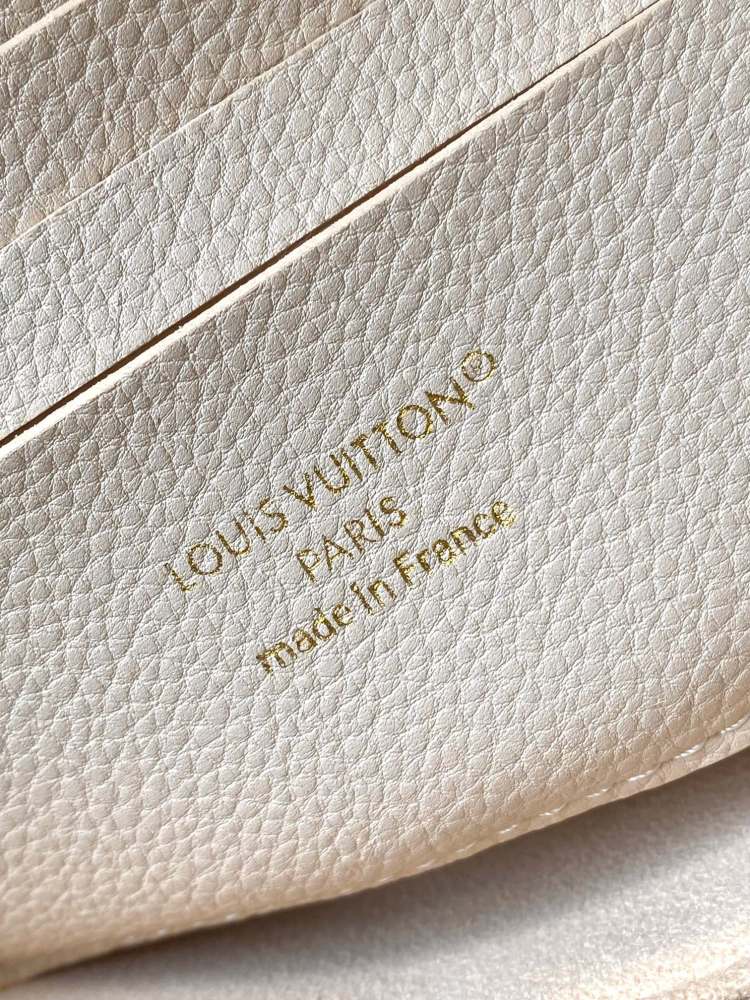 LOUIS VUITTON NANO MADELEINE M25596 (21*12.5*6cm)