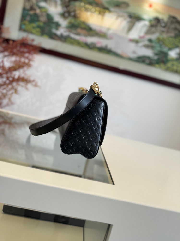 LOUIS VUITTON TWIST MM SLIM M12736 (23*16*8cm)