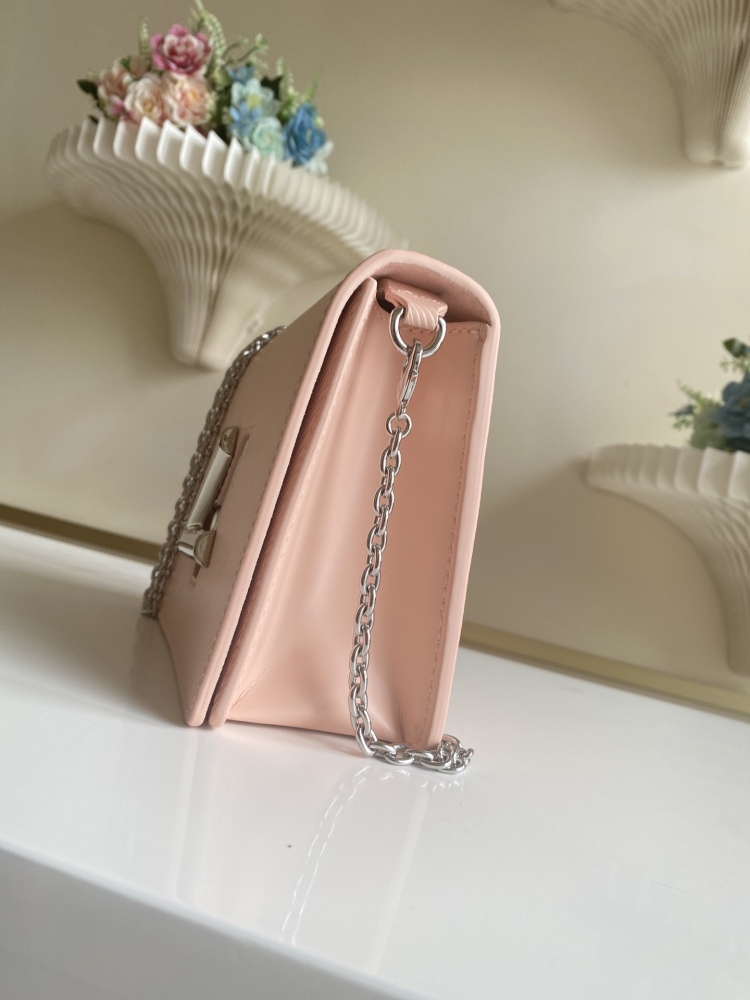 LOUIS VUITTON TWIST BELT CHAIN POUCH M68750 (19*13.5*4.2cm)