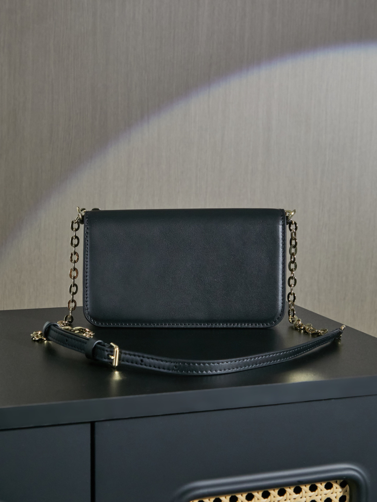 LOUIS VUITTON WALLET ON CHAIN LV BLOOM M14564 (20*11*4cm)