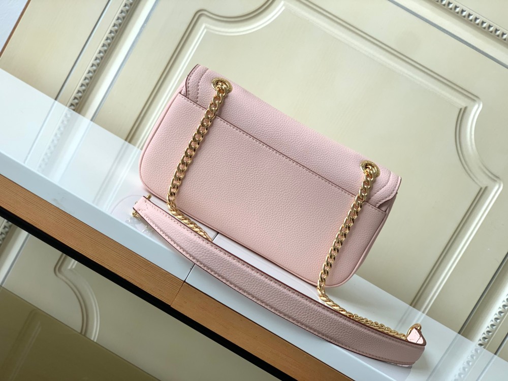 LOUIS VUITTON LOCKME CHAIN BAG EAST WEST M22585 (23.5*14*6cm)