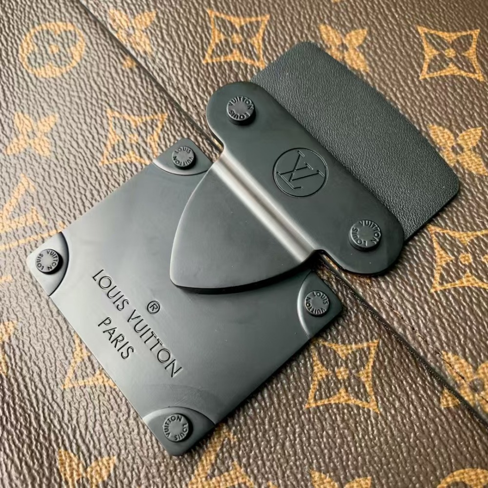LOUIS VUITTON POCHETTE S-LOCK M82598 (28*22.5*3.5cm)