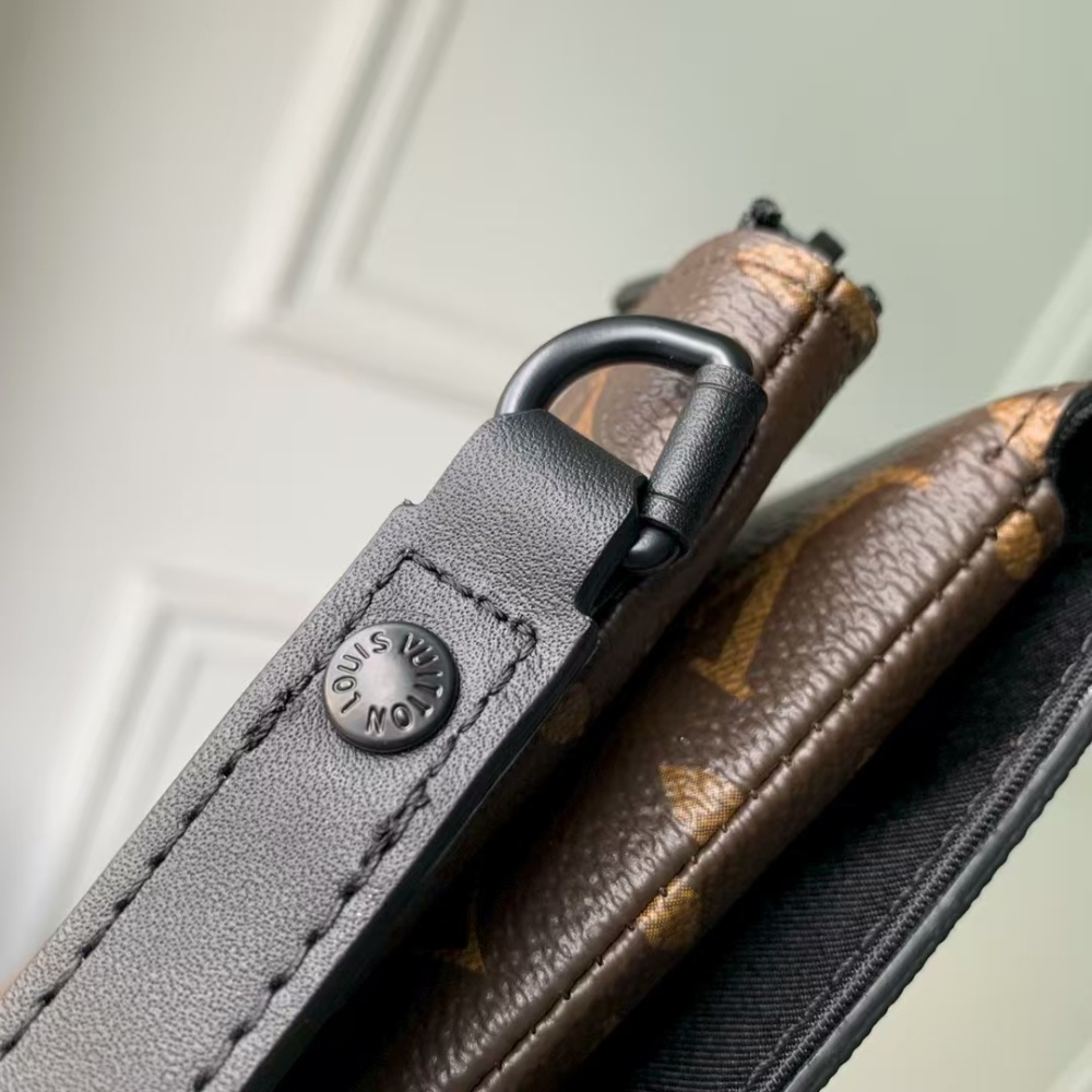 LOUIS VUITTON POCHETTE S-LOCK M82598 (28*22.5*3.5cm)