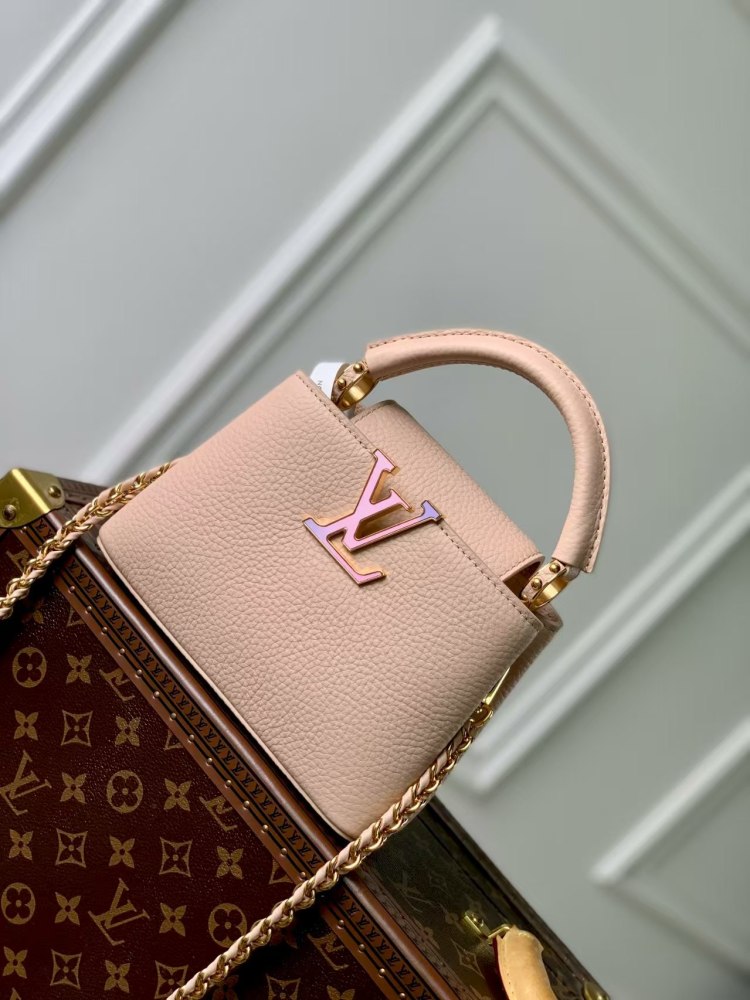 LOUIS VUITTON CAPUCINES MINI M23082 (21*14*8cm)