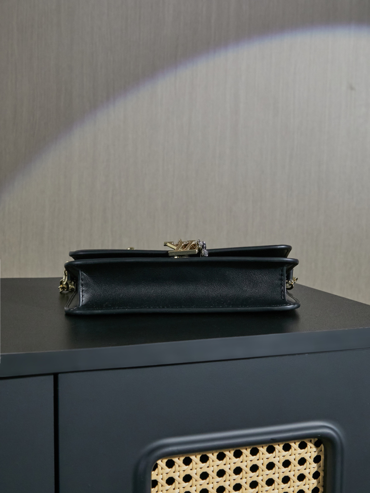 LOUIS VUITTON WALLET ON CHAIN LV BLOOM M14564 (20*11*4cm)