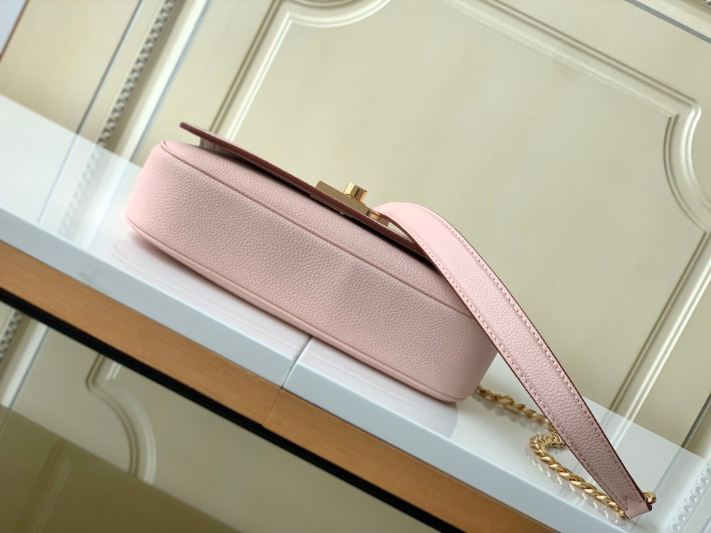 LOUIS VUITTON LOCKME CHAIN BAG EAST WEST M22585 (23.5*14*6cm)