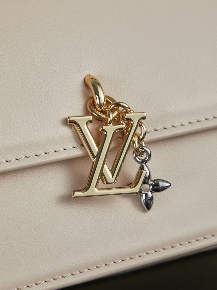 LOUIS VUITTON WALLET ON CHAIN LV BLOOM M14581 (20*11*4cm)