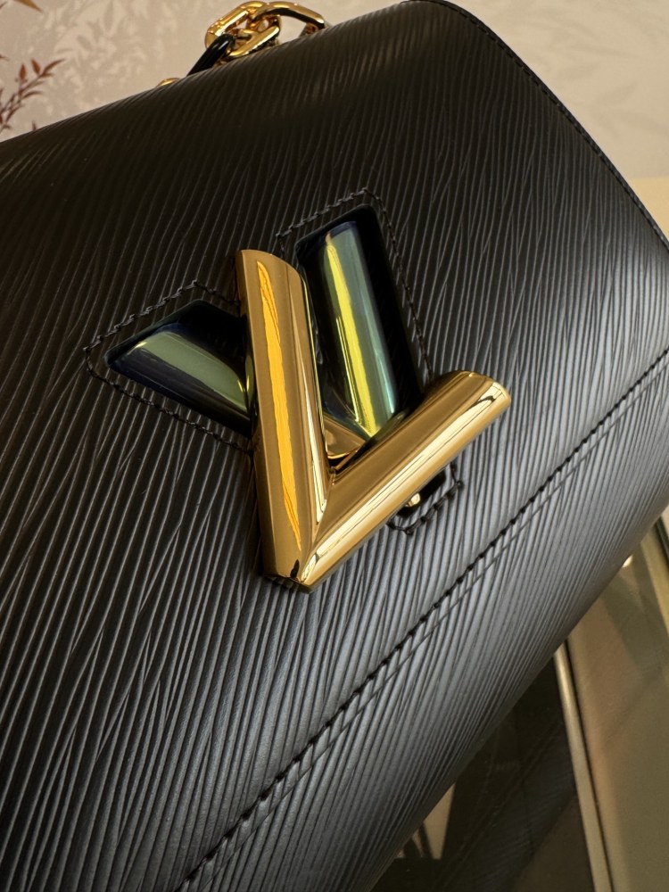 LOUIS VUITTON TWIST MM SLIM M12736 (23*16*8cm)