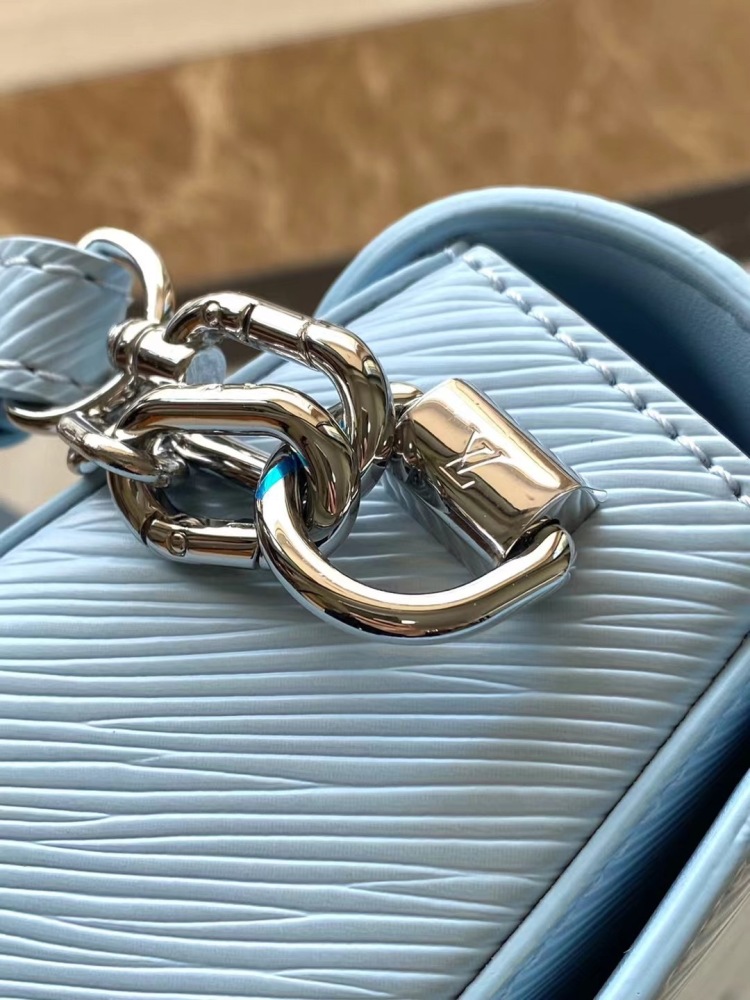 LOUIS VUITTON TWIST WEST M24566 (23.5*12*7cm)