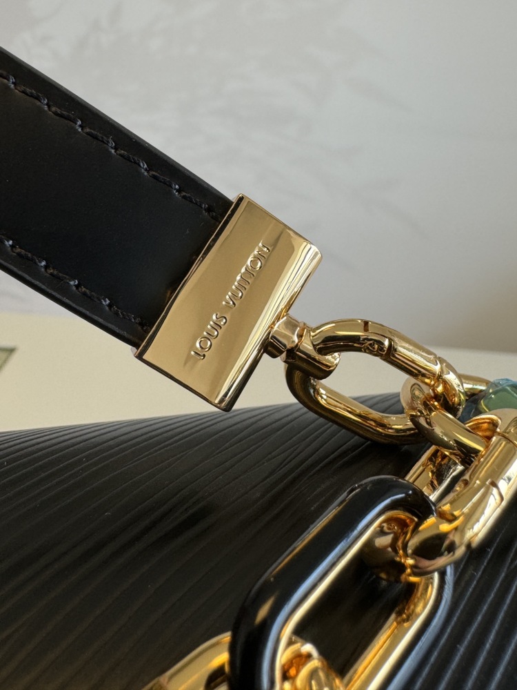 LOUIS VUITTON TWIST MM SLIM M12736 (23*16*8cm)