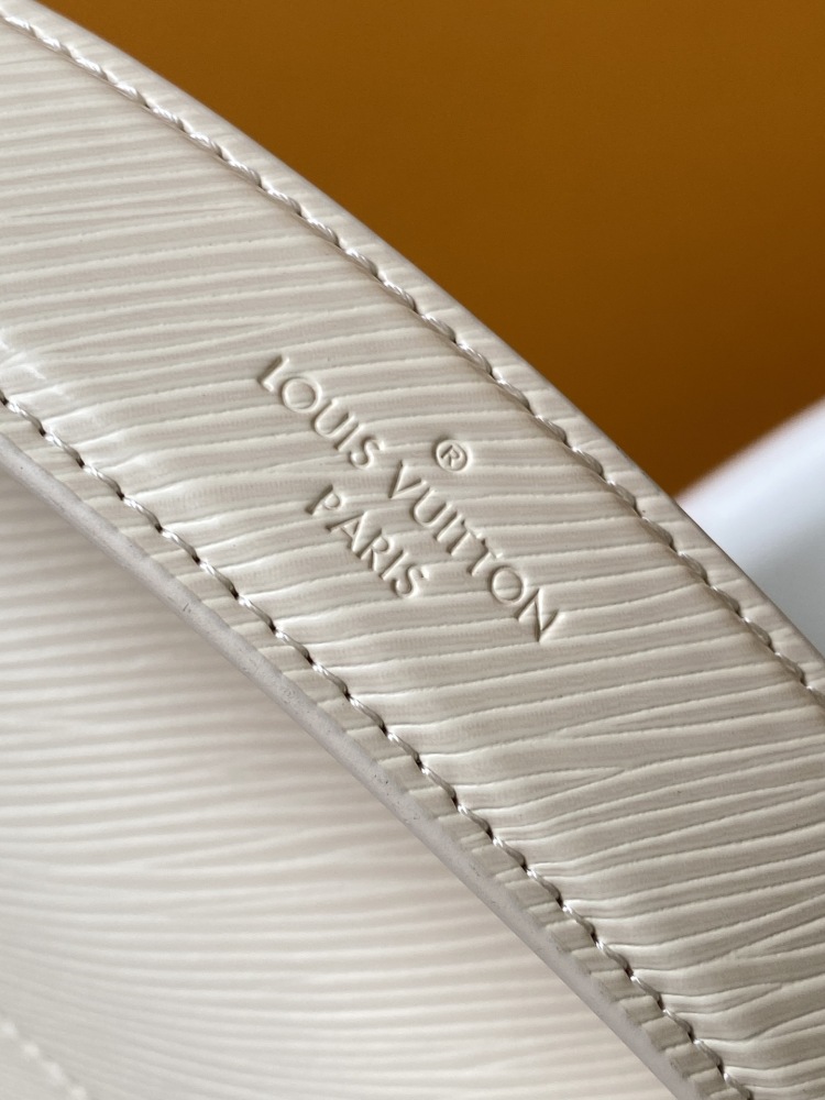 LOUIS VUITTON TWIST WEST M24550 (23.5*12*7cm)
