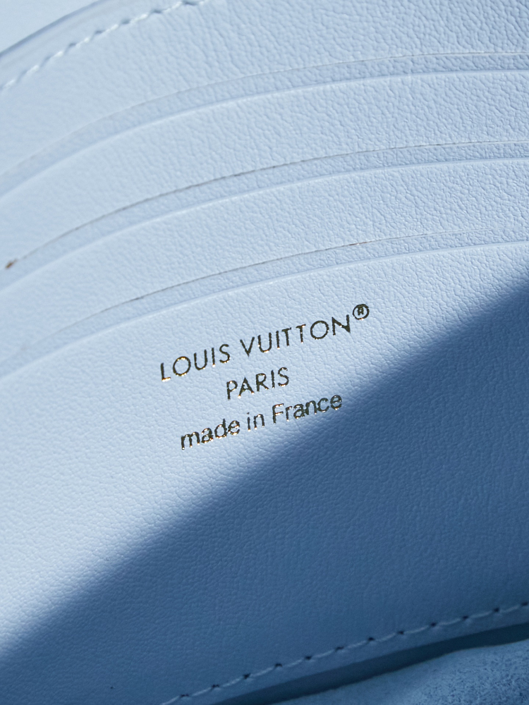 LOUIS VUITTON WALLET ON CHAIN LV BLOOM M14547 (20*11*4cm)