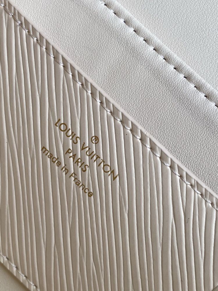 LOUIS VUITTON TWIST WEST M24550 (23.5*12*7cm)