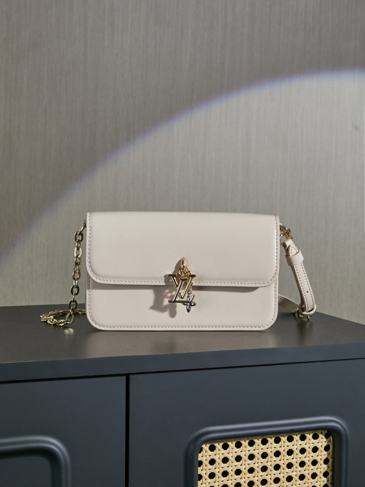 LOUIS VUITTON WALLET ON CHAIN LV BLOOM M14581 (20*11*4cm)