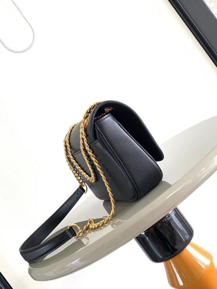 LOUIS VUITTON LOCKME CHAIN BAG EAST WEST M22303 (23.5*14*6cm)