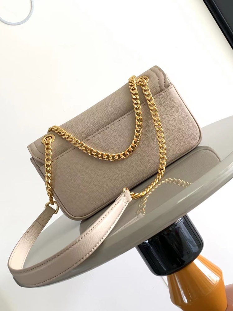 LOUIS VUITTON LOCKME CHAIN BAG EAST WEST M22304 (23.5*14*6cm)