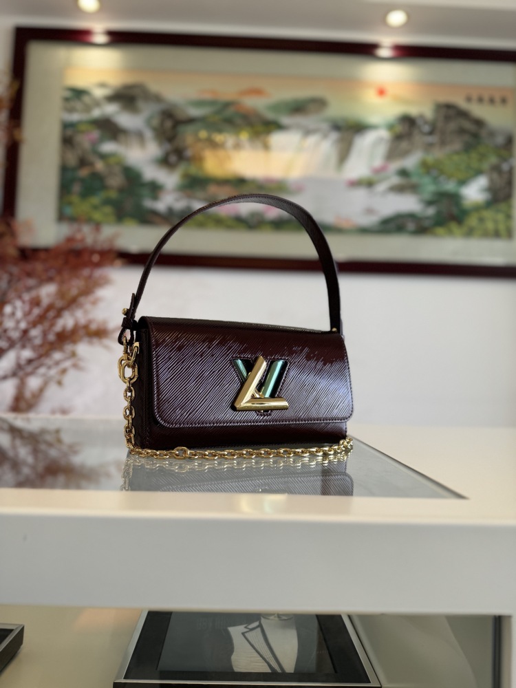 LOUIS VUITTON TWIST WEST M24603 (23.5*12*7cm)