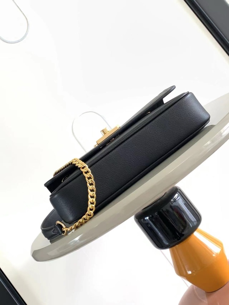 LOUIS VUITTON LOCKME CHAIN BAG EAST WEST M22303 (23.5*14*6cm)
