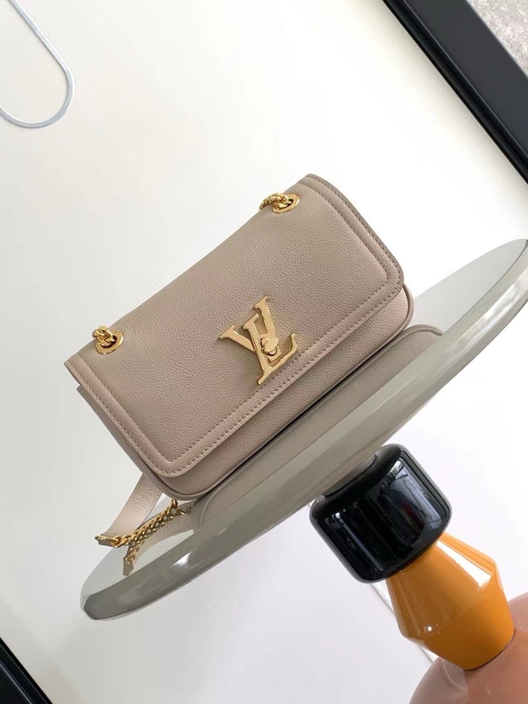 LOUIS VUITTON LOCKME CHAIN BAG EAST WEST M22304 (23.5*14*6cm)