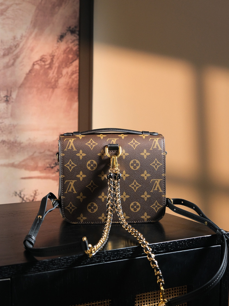 LOUIS VUITTON POCHETTE MÉTIS BACKPACK M11941 (20*17*7cm)
