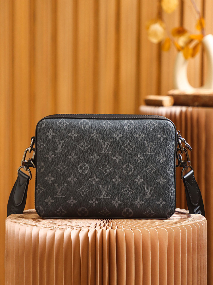 LOUIS VUITTON TRIO MESSENGER M69443 (25*18.5*7cm)