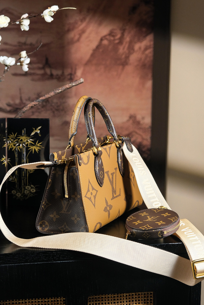 LOUIS VUITTON ONTHEGO EAST WEST M46653 (25*13*10cm)