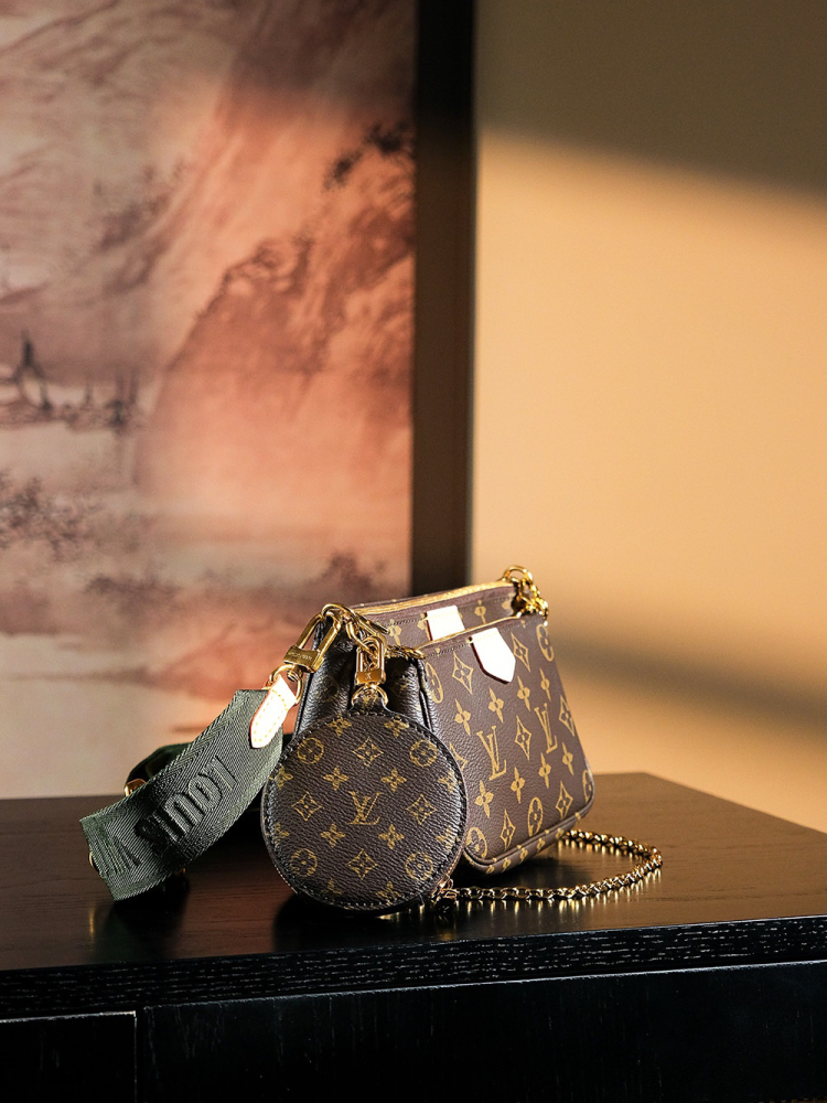 LOUIS VUITTON MULTI POCHETTE ACCESSOIRES M44813 (24*13*4cm)