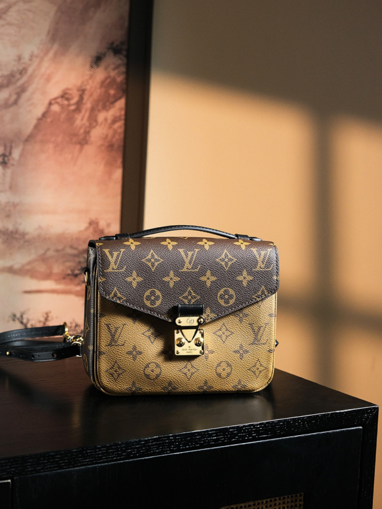 LOUIS VUITTON POCHETTE MÉTIS BACKPACK M11941 (20*17*7cm)