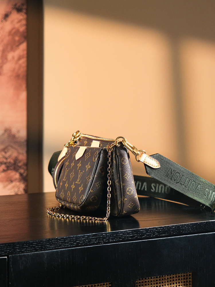 LOUIS VUITTON MULTI POCHETTE ACCESSOIRES M44813 (24*13*4cm)