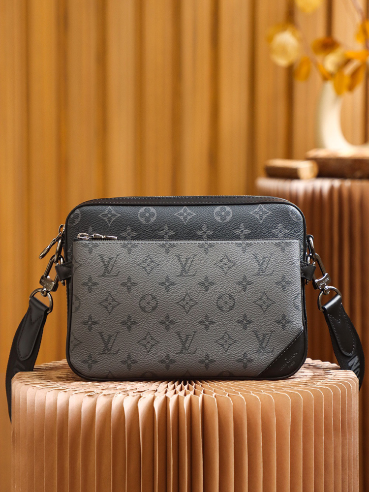 LOUIS VUITTON TRIO MESSENGER M69443 (25*18.5*7cm)