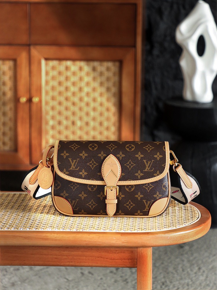 LOUIS VUITTON DIANE M45987 (24*15*9cm)