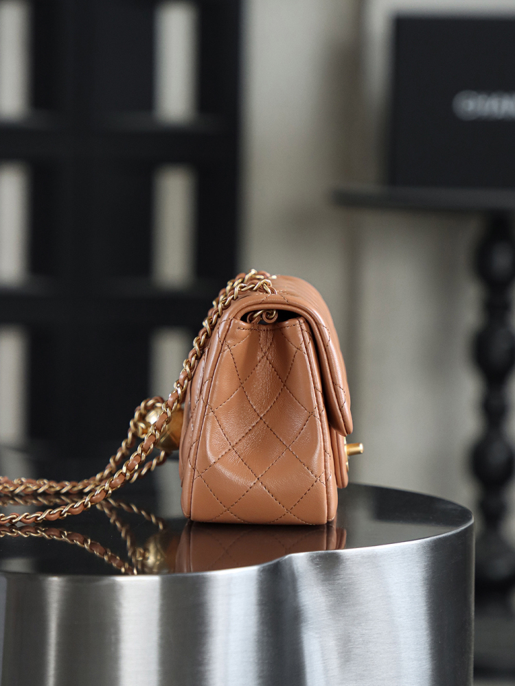 CHANEL Golden Ball Caramel Color Fang Fat Man