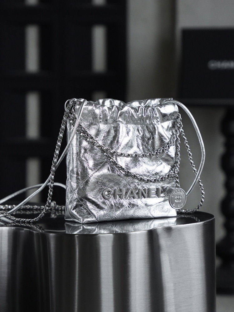 CHANEL 22 BAG Mini