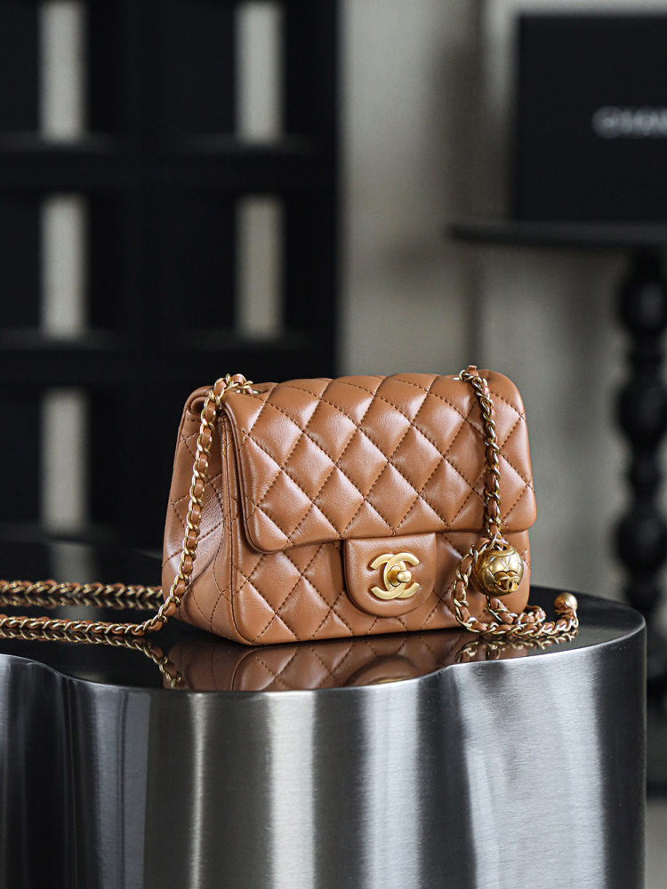CHANEL Golden Ball Caramel Color Fang Fat Man