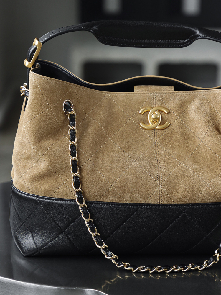 CHANEL 25A Handicraft Workshop hobo suede bag