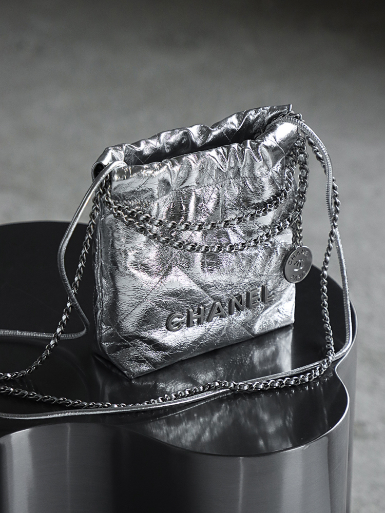 CHANEL 22 BAG Mini