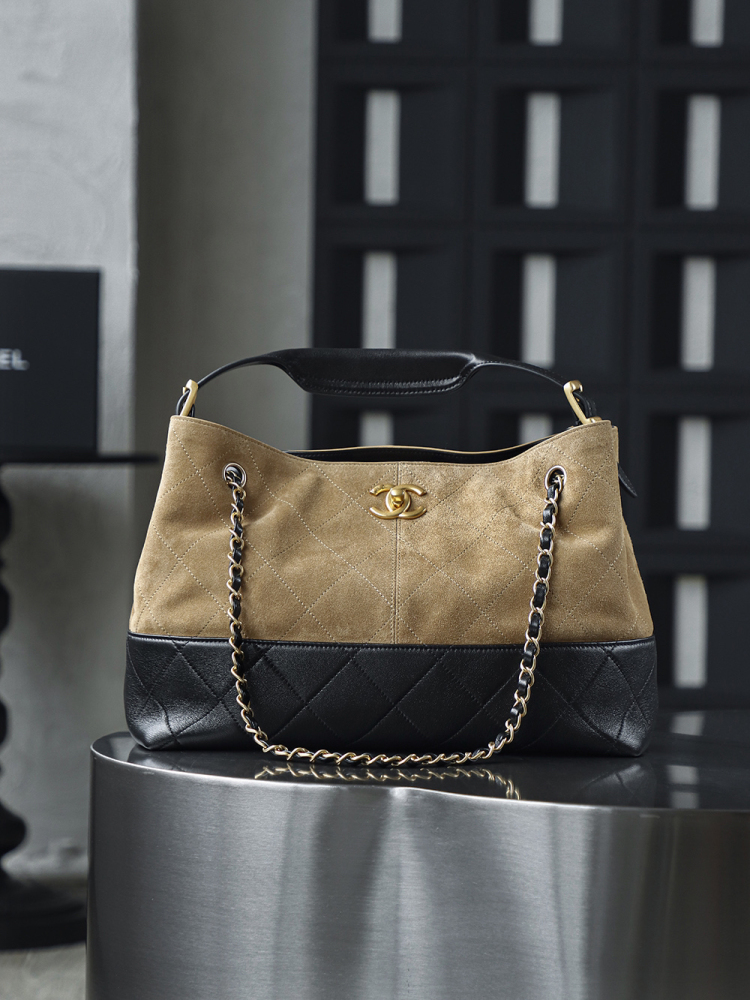CHANEL 25A Handicraft Workshop hobo suede bag