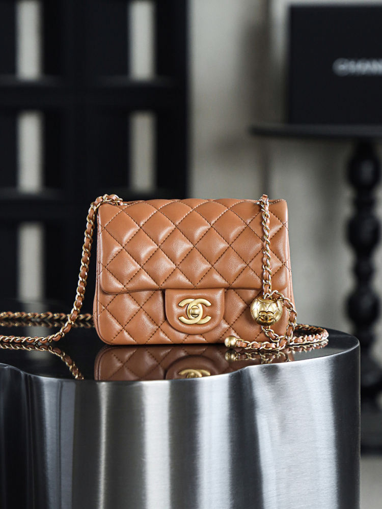 CHANEL Golden Ball Caramel Color Fang Fat Man
