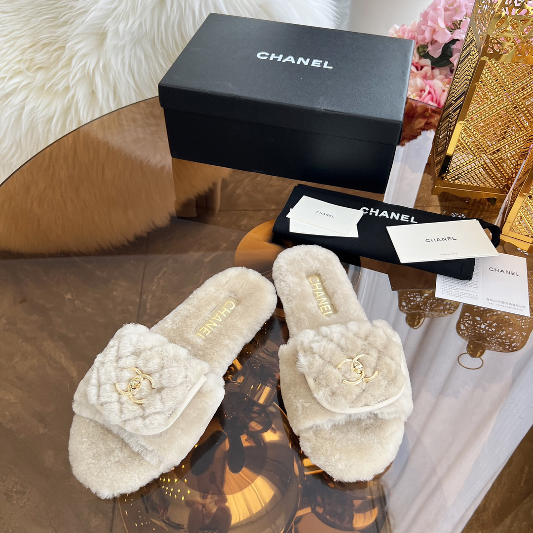 CHANEL slippers