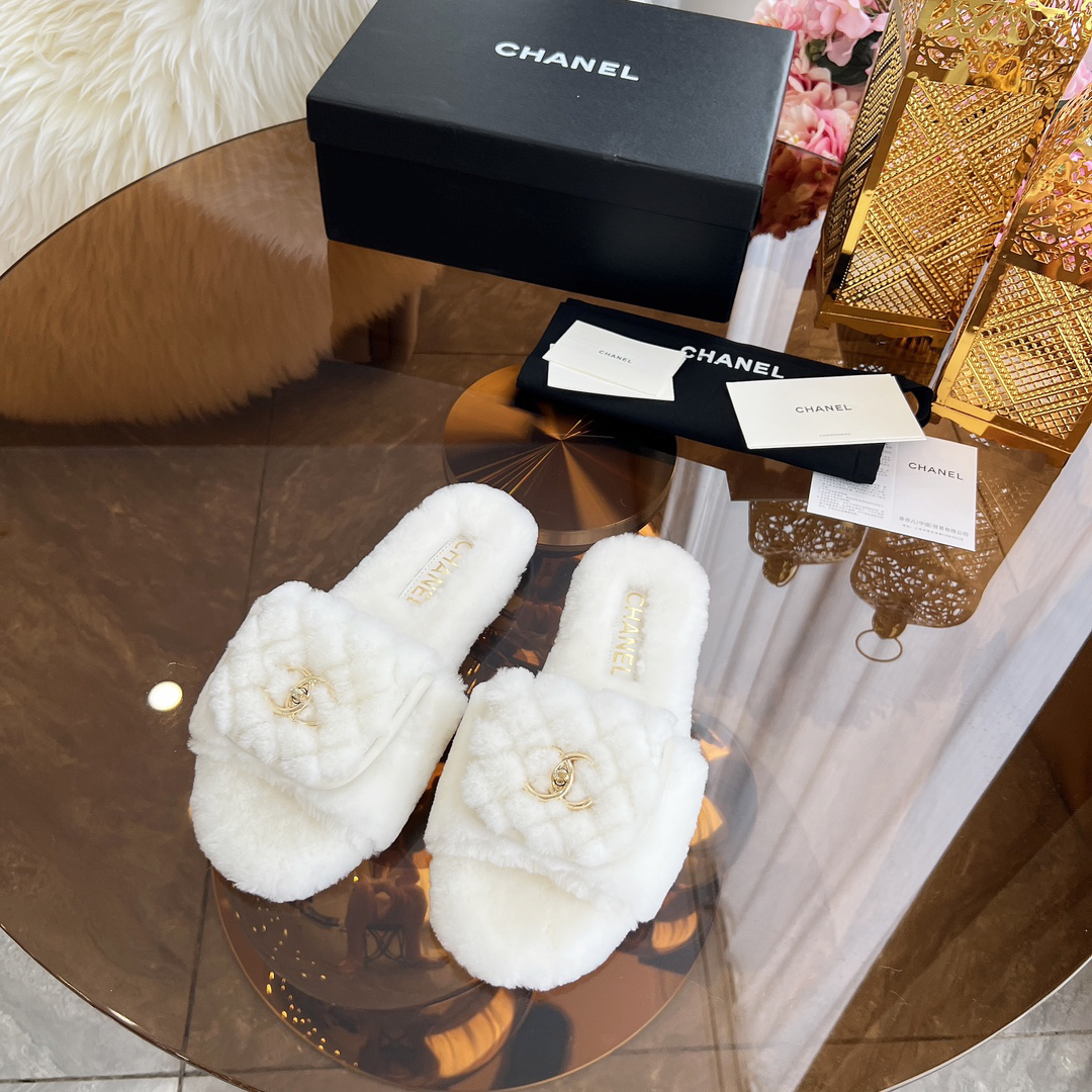 CHANEL slippers