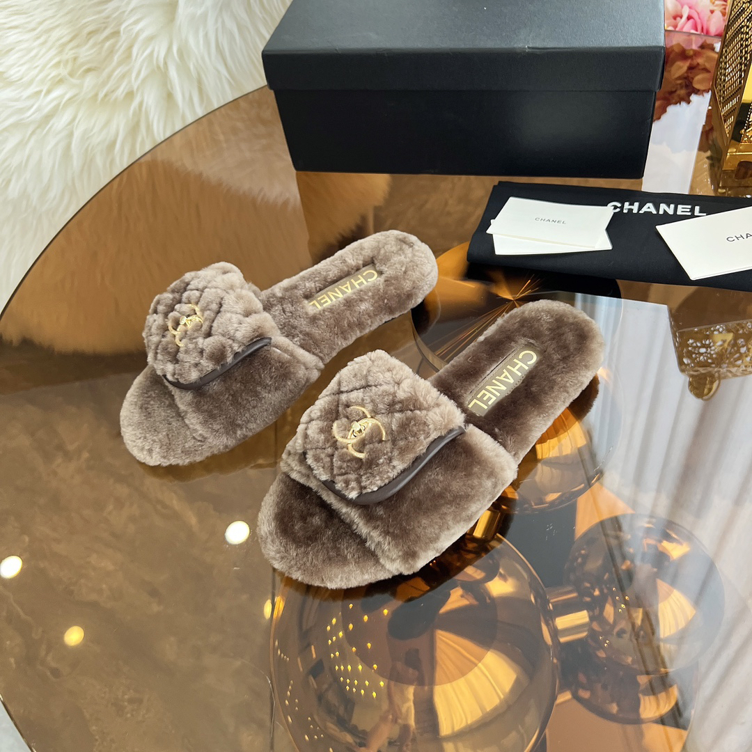 CHANEL slippers