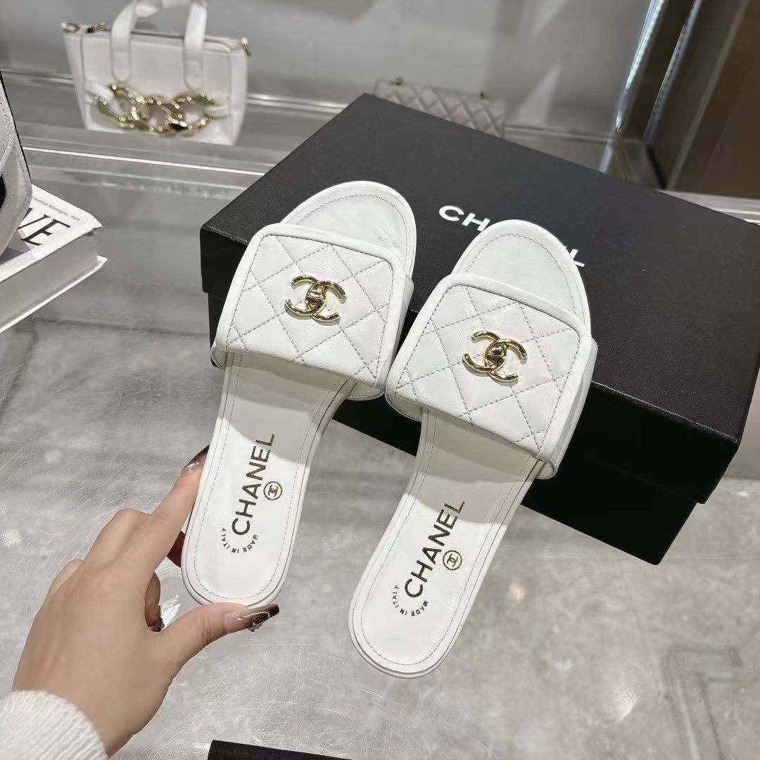CHANEL 25Cflat sandals