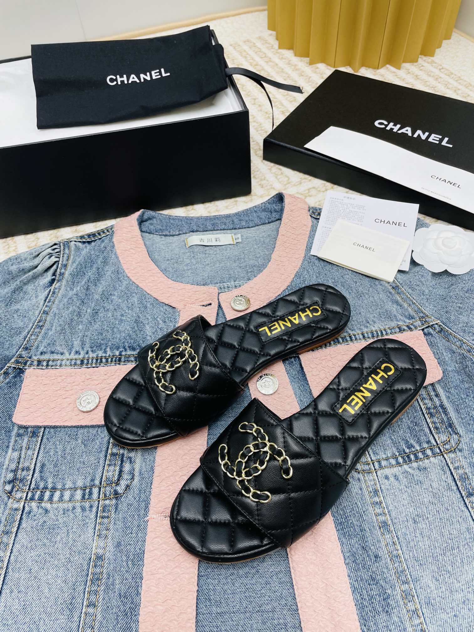CHANEL slippers