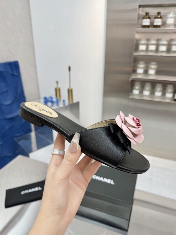 CHANEL slippers